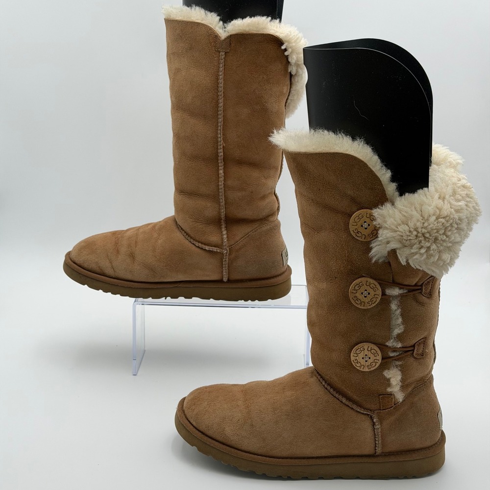 UGG Bailey Button Triplet Womens 9 Chestnut Suede Sheepskin Tall Boots 1873